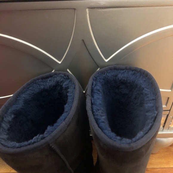 UGG Boots - Picture 6 of 6